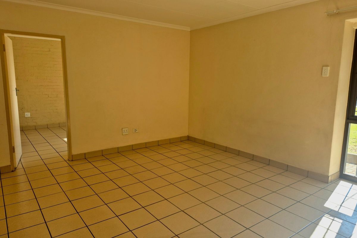 Well Maintained 1 Bedroom Ground Floor Apartment to Rent at Apartments on Gerhard, Die Hoewes - Photo 4