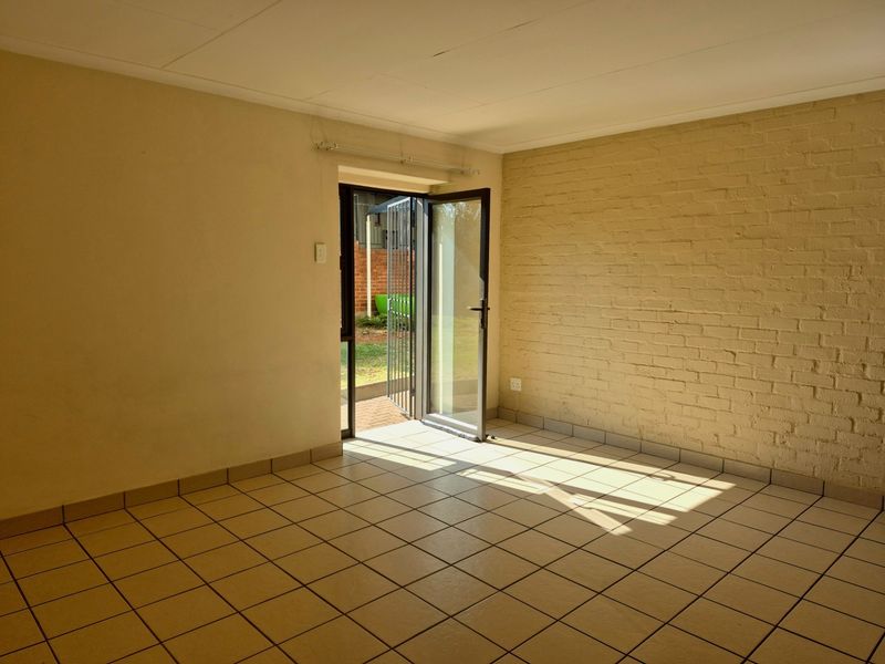 Well Maintained 1 Bedroom Ground Floor Apartment to Rent at Apartments on Gerhard, Die Hoewes - Photo 5
