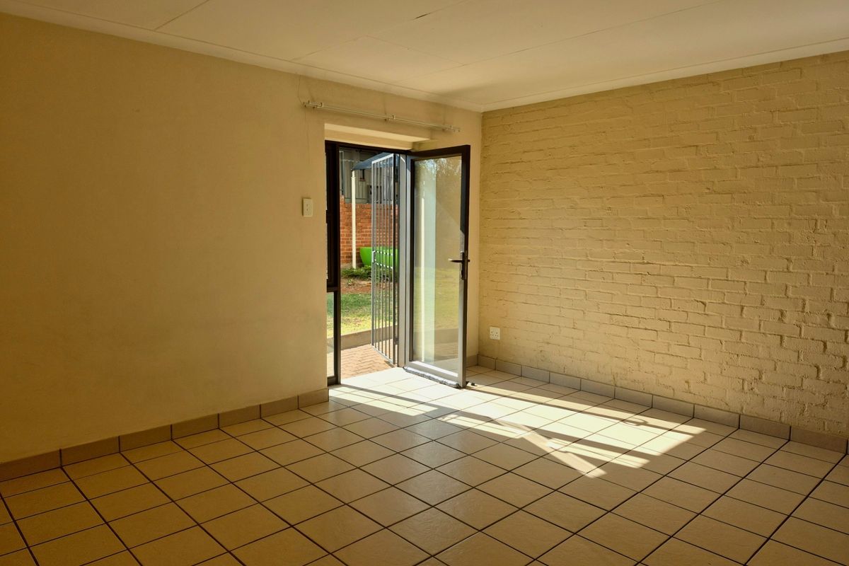 Well Maintained 1 Bedroom Ground Floor Apartment to Rent at Apartments on Gerhard, Die Hoewes - Photo 5