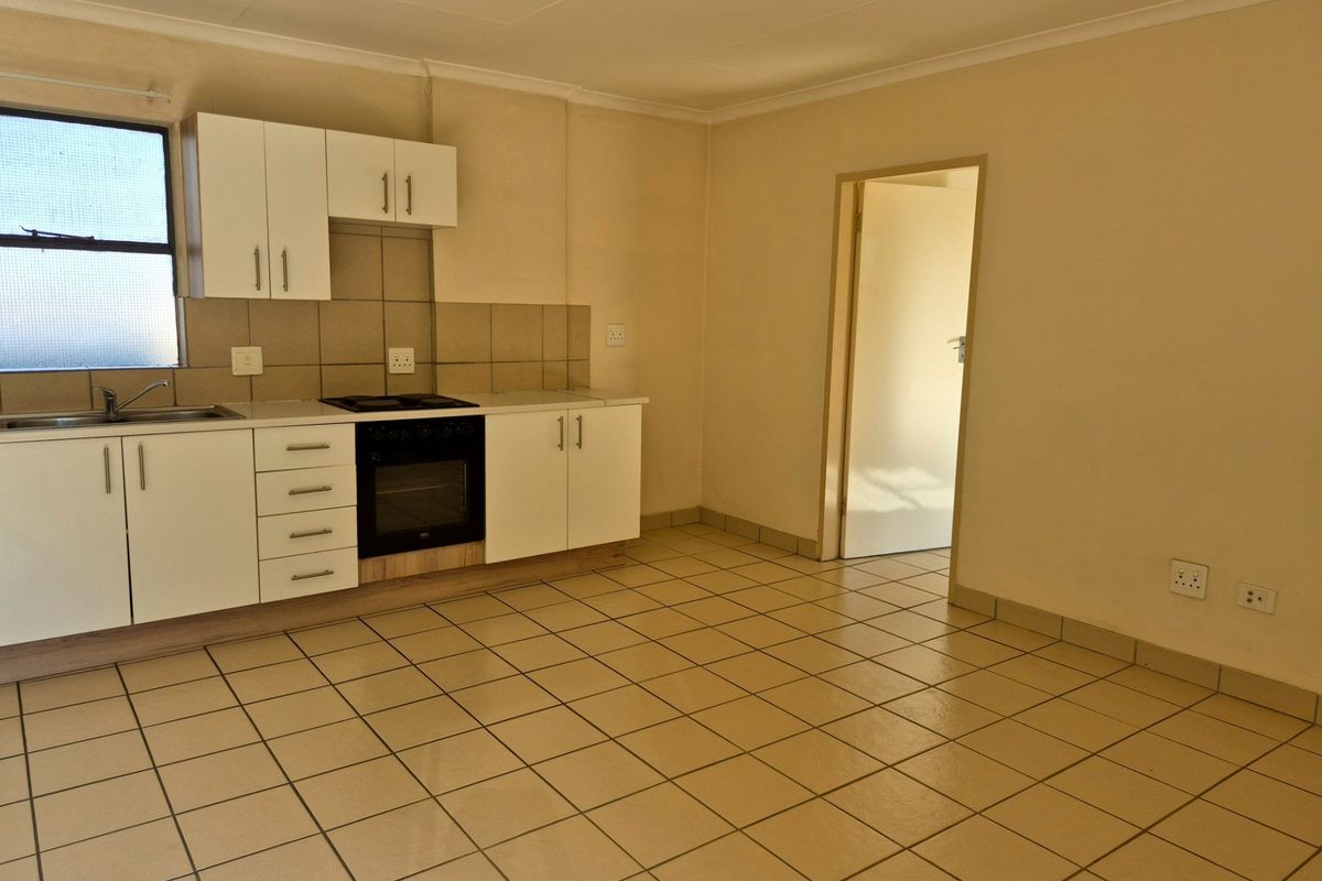 Well Maintained 1 Bedroom Ground Floor Apartment to Rent at Apartments on Gerhard, Die Hoewes - Photo 3