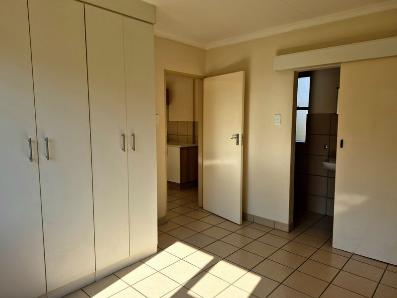 Well Maintained 1 Bedroom Ground Floor Apartment to Rent at Apartments on Gerhard, Die Hoewes - Photo 8