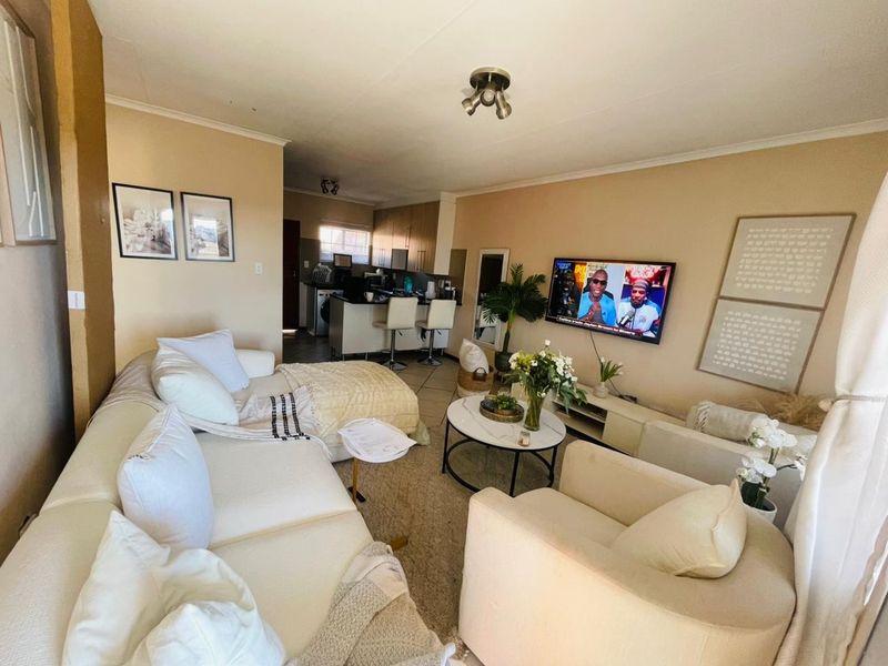 Apartment To Rent in Noordwyk, Midrand - Photo 5