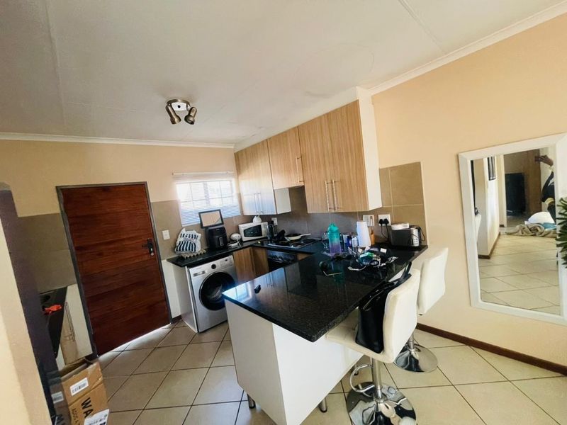 Apartment To Rent in Noordwyk, Midrand - Photo 4