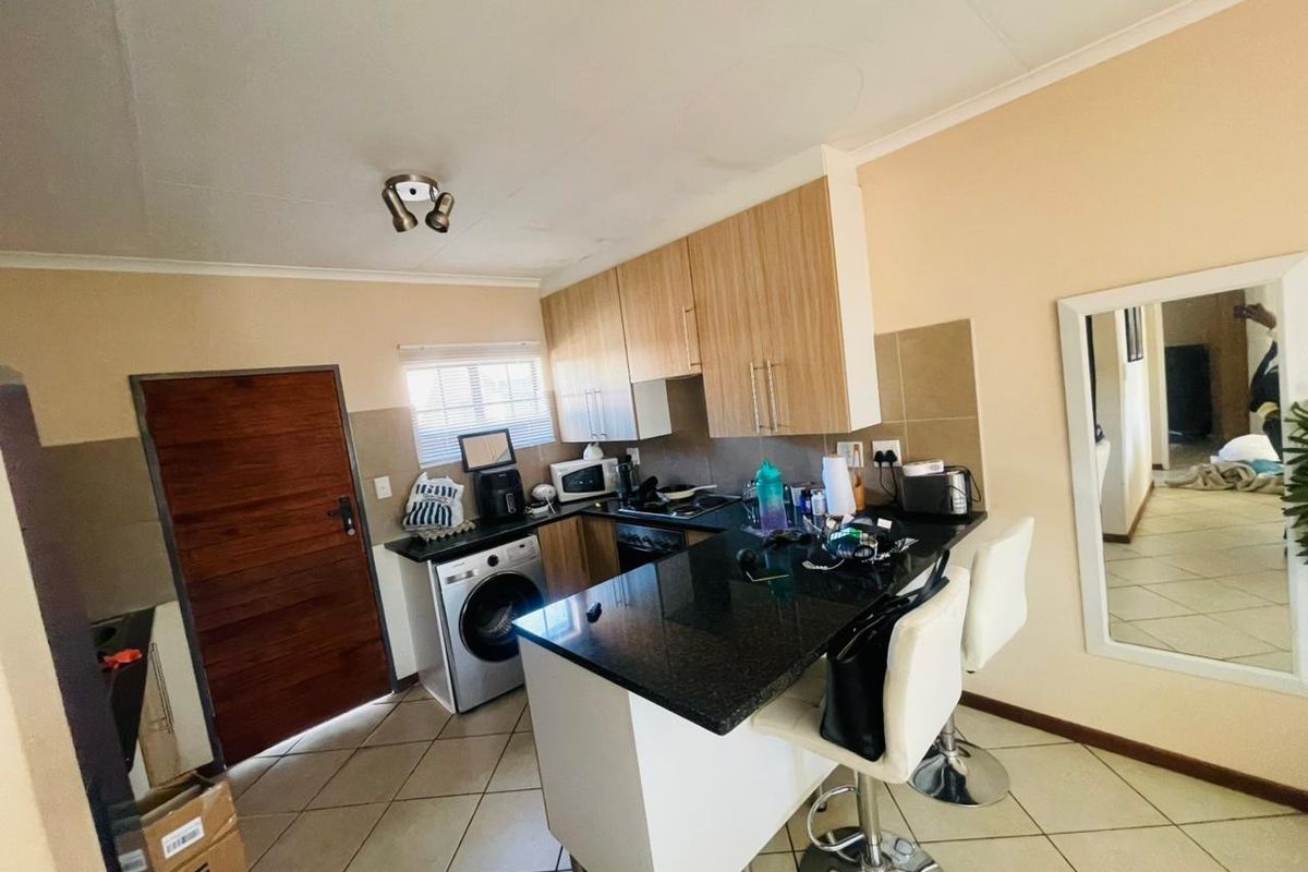 Apartment To Rent in Noordwyk, Midrand - Photo 2