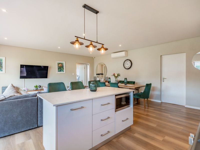 Modern Elegance in an Exclusive Boutique Complex - Photo 10