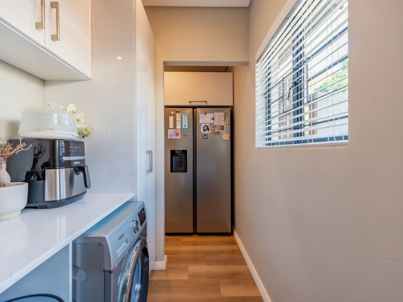 Modern Elegance in an Exclusive Boutique Complex - Photo 9