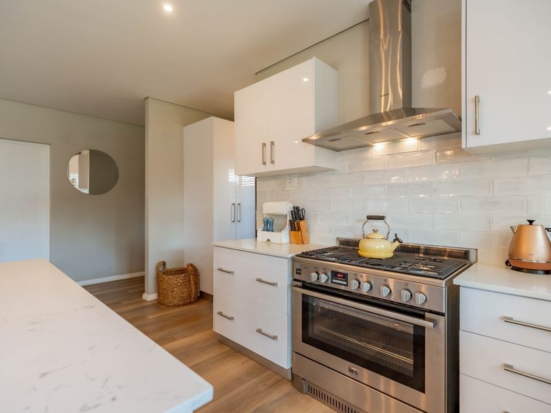 Modern Elegance in an Exclusive Boutique Complex - Photo 8