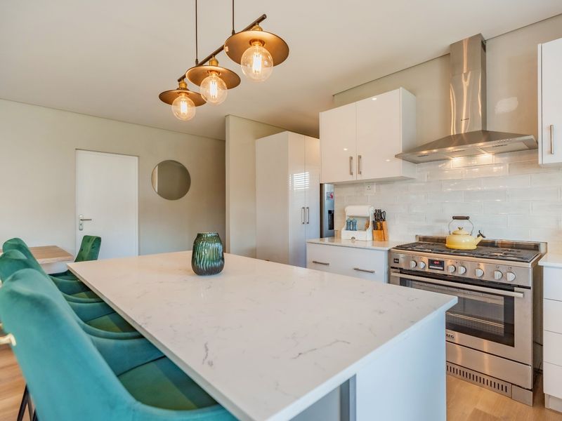 Modern Elegance in an Exclusive Boutique Complex - Photo 7