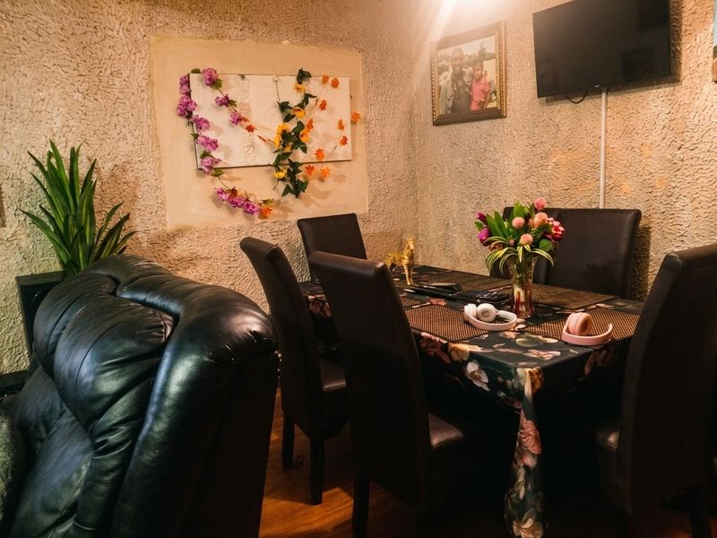 Spacious 3 Bedroom Double-Storey Apartment with Investment Potential in Amalinda North - Photo 8