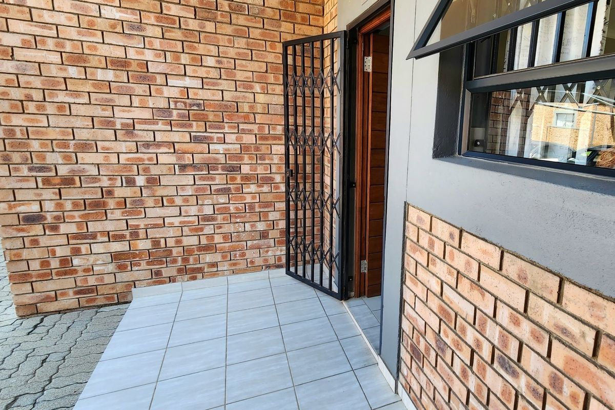Beautiful 3 Bedroom Ground Floor Apartment To Rent in Franklin on 8th, Noordwyk, Midrand - Photo 2