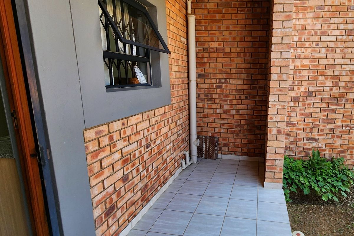 Beautiful 3 Bedroom Ground Floor Apartment To Rent in Franklin on 8th, Noordwyk, Midrand - Photo 3