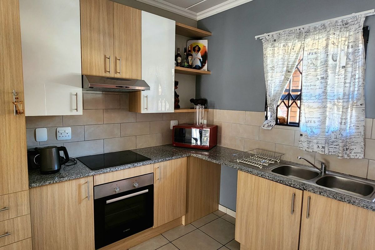 Beautiful 3 Bedroom Ground Floor Apartment To Rent in Franklin on 8th, Noordwyk, Midrand - Photo 4