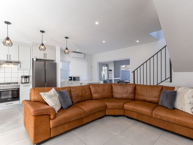Contempory Double storey living with Mountain views and  pool - Photo 8