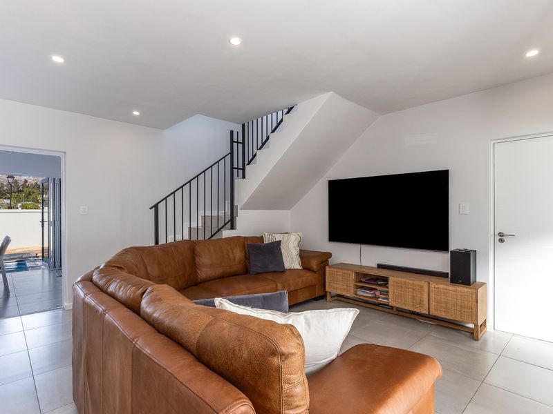 Contempory Double storey living with Mountain views and  pool - Photo 7