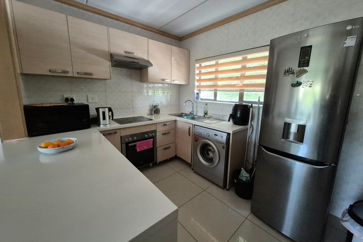Modern 2 Bedroom, 2 Bathroom Apartment To Rent in Groveacres Estate, Kengies, Sandton - Photo 3