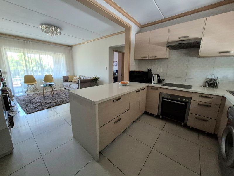 Modern 2 Bedroom, 2 Bathroom Apartment To Rent in Groveacres Estate, Kengies, Sandton - Photo 4