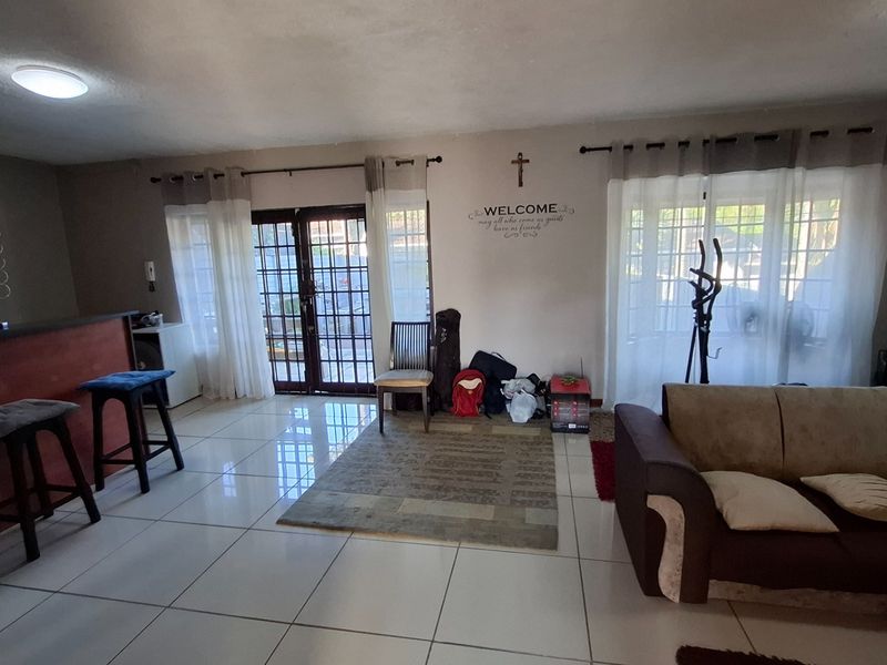Duplex for sale in Uvongo, KZN - Photo 7
