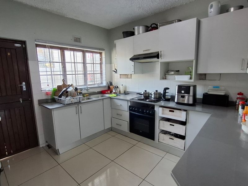 Duplex for sale in Uvongo, KZN - Photo 4
