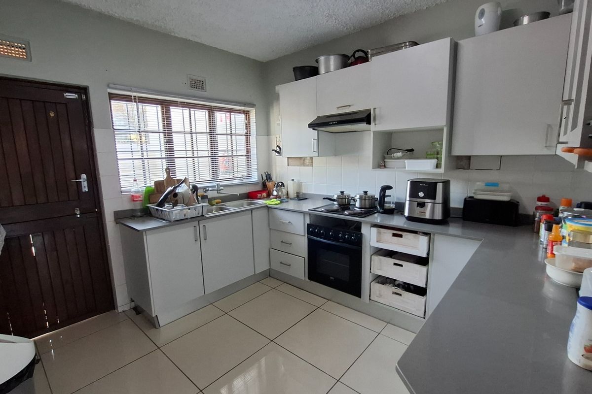 Duplex for sale in Uvongo, KZN - Photo 4