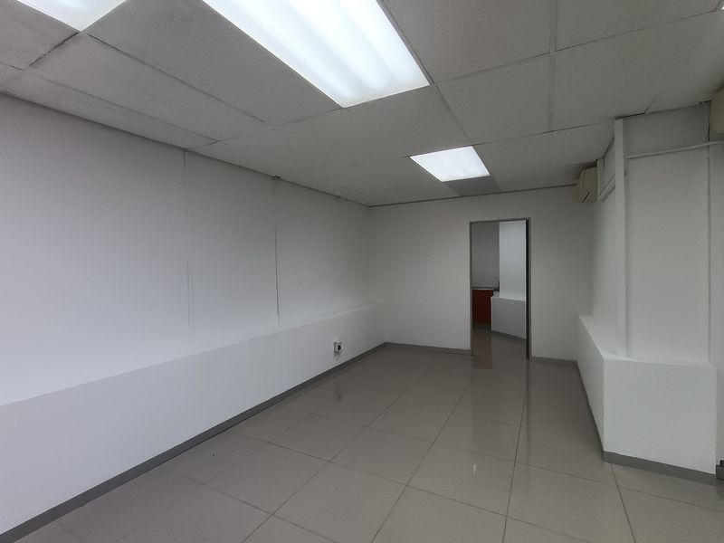 63m2 First Floor Office To Let | Sunny Park | Sunningdale - Photo 6