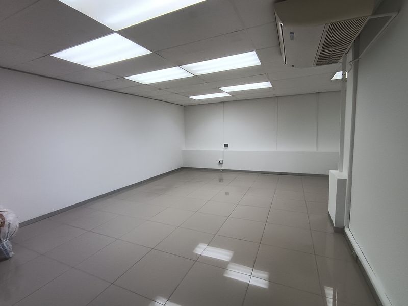 63m2 First Floor Office To Let | Sunny Park | Sunningdale - Photo 5