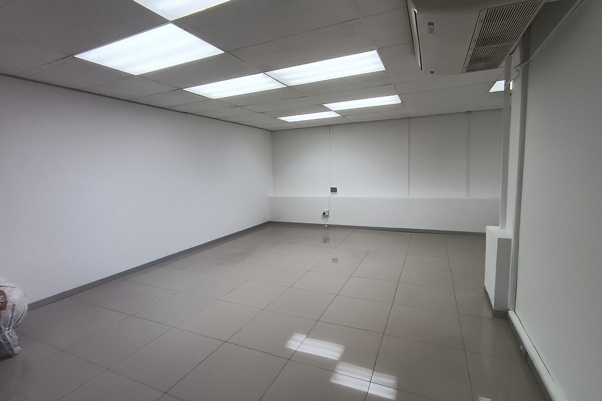 63m2 First Floor Office To Let | Sunny Park | Sunningdale - Photo 5