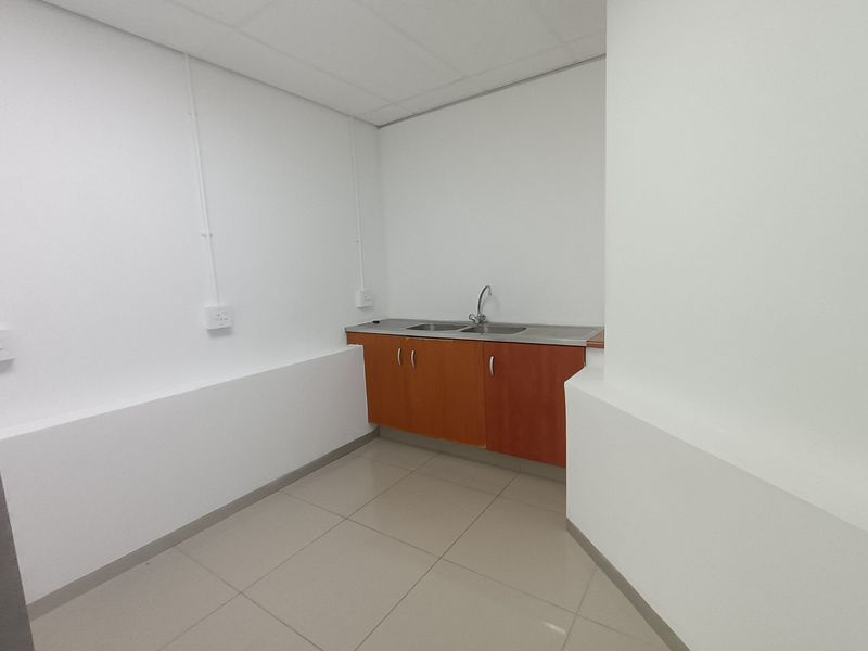 63m2 First Floor Office To Let | Sunny Park | Sunningdale - Photo 3