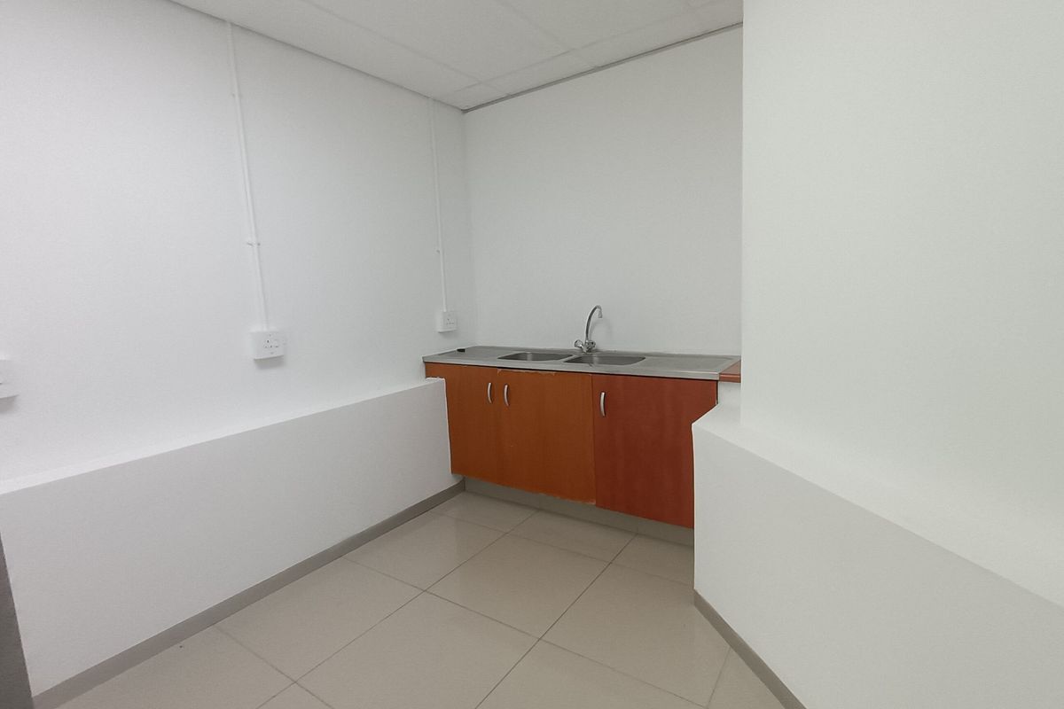 63m2 First Floor Office To Let | Sunny Park | Sunningdale - Photo 3