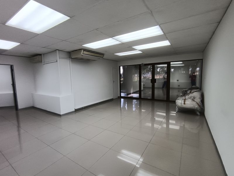 63m2 First Floor Office To Let | Sunny Park | Sunningdale - Photo 2