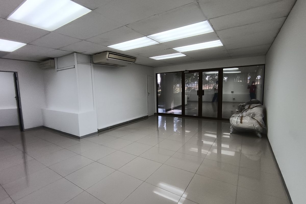 63m2 First Floor Office To Let | Sunny Park | Sunningdale - Photo 2