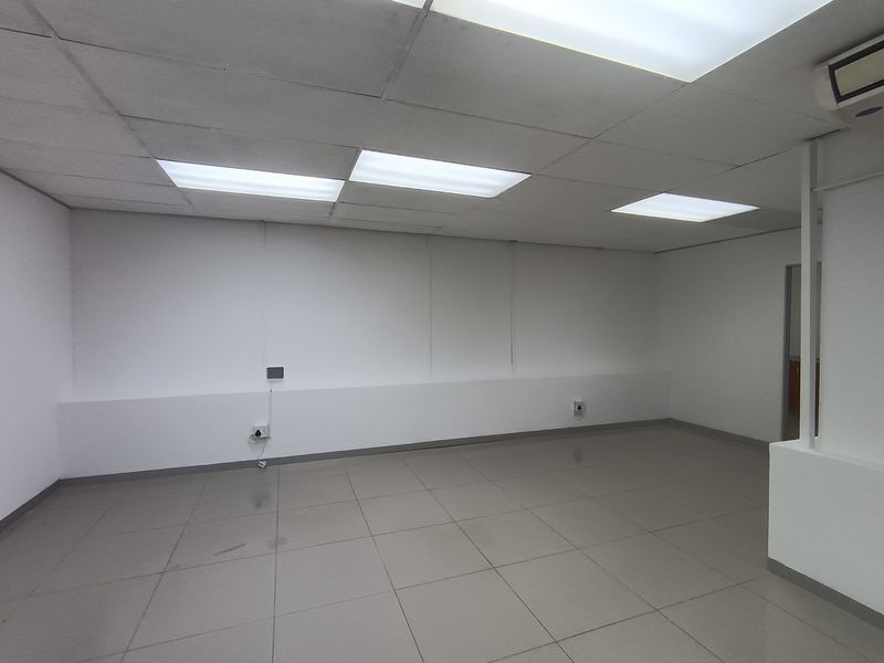63m2 First Floor Office To Let | Sunny Park | Sunningdale - Photo 4