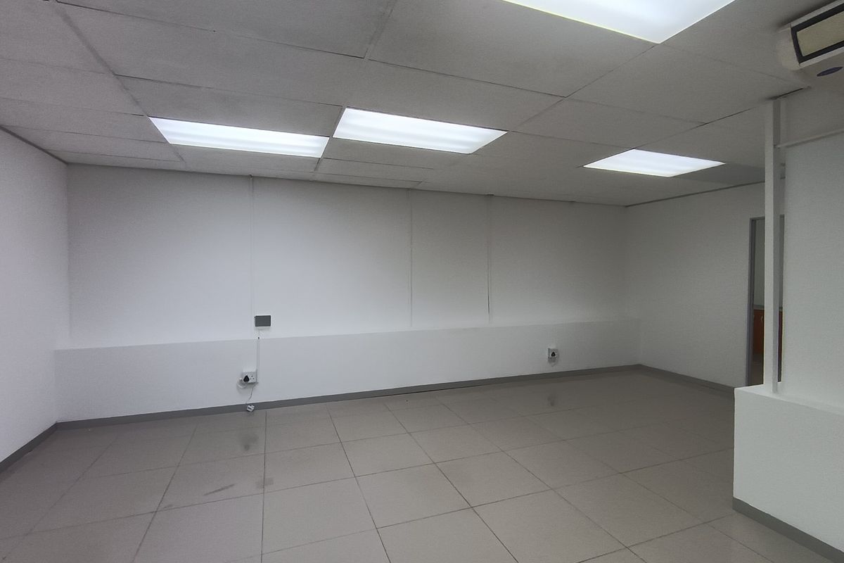 63m2 First Floor Office To Let | Sunny Park | Sunningdale - Photo 4