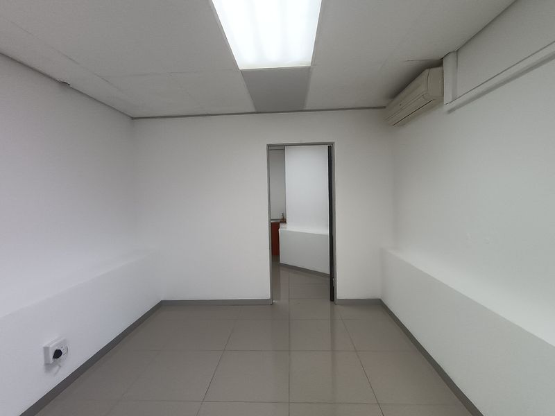 63m2 First Floor Office To Let | Sunny Park | Sunningdale - Photo 8