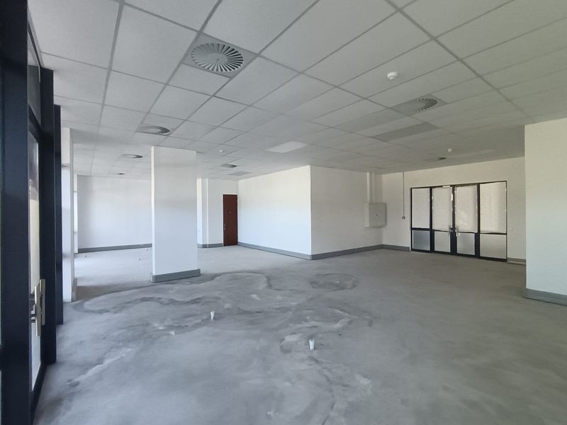 135.54m2 Ground Floor Retail Space To Let | Mayfair on the Lake - Photo 4