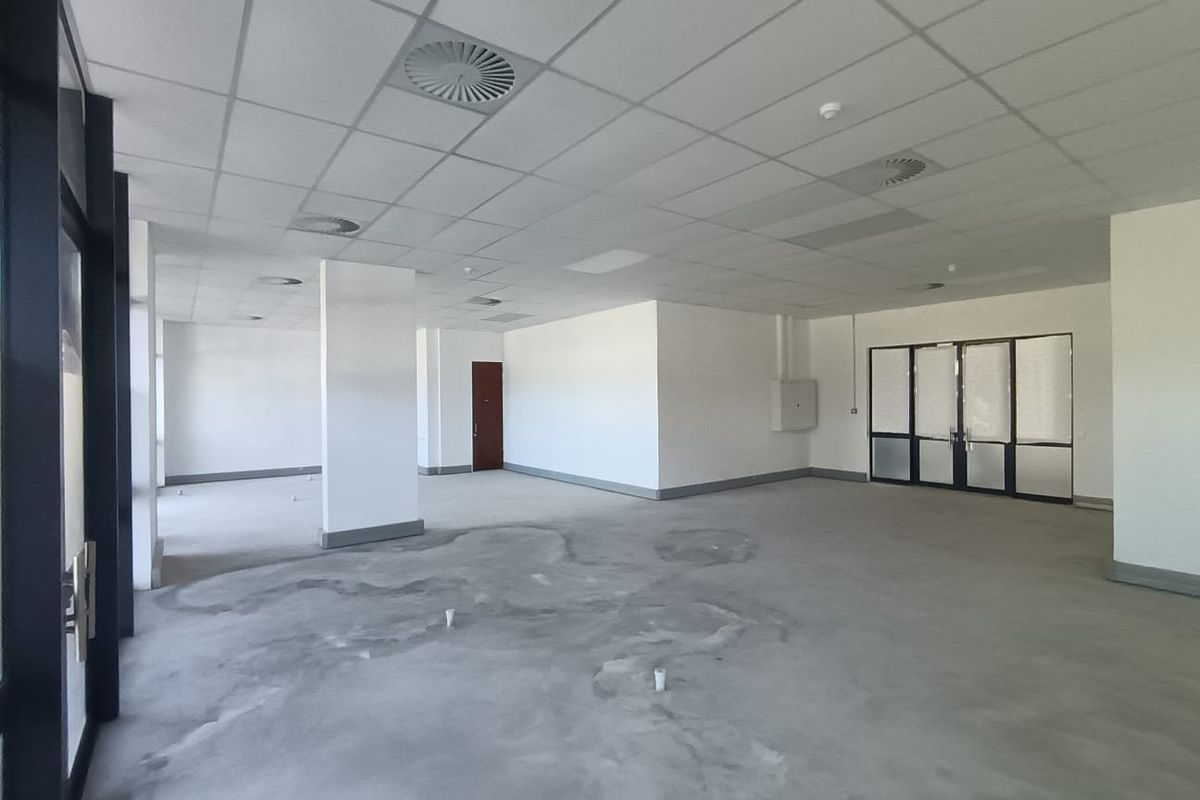 135.54m2 Ground Floor Retail Space To Let | Mayfair on the Lake - Photo 4