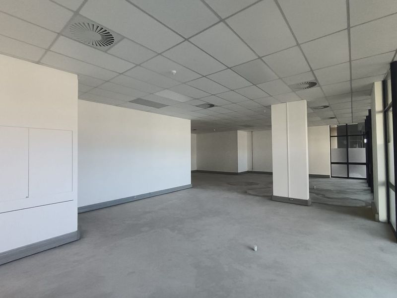 135.54m2 Ground Floor Retail Space To Let | Mayfair on the Lake - Photo 5