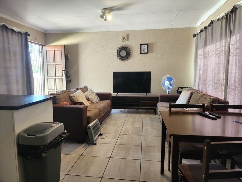 Townhouse For Sale in Country View, Midrand - Photo 4