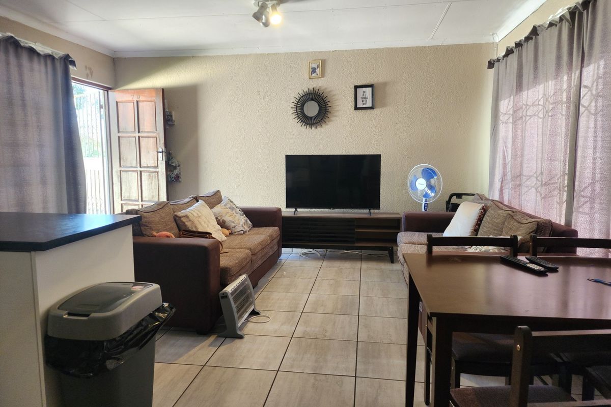 Townhouse For Sale in Country View, Midrand - Photo 4