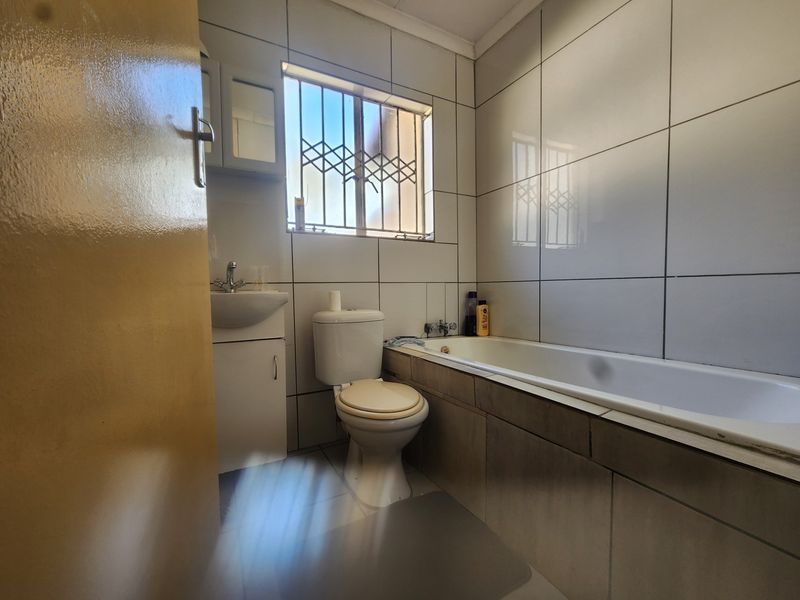Townhouse For Sale in Country View, Midrand - Photo 5