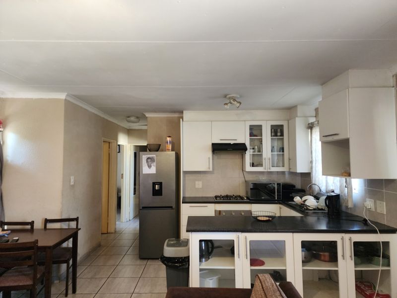 Townhouse For Sale in Country View, Midrand - Photo 2