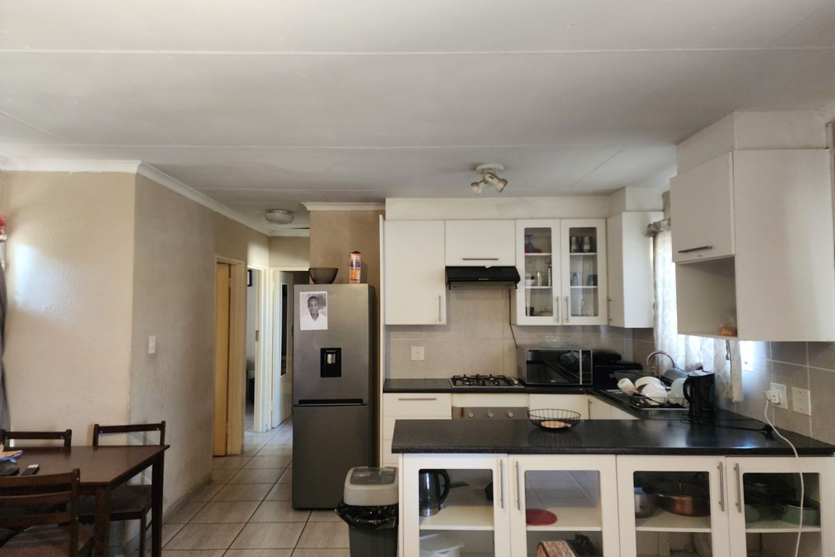 Townhouse For Sale in Country View, Midrand - Photo 2