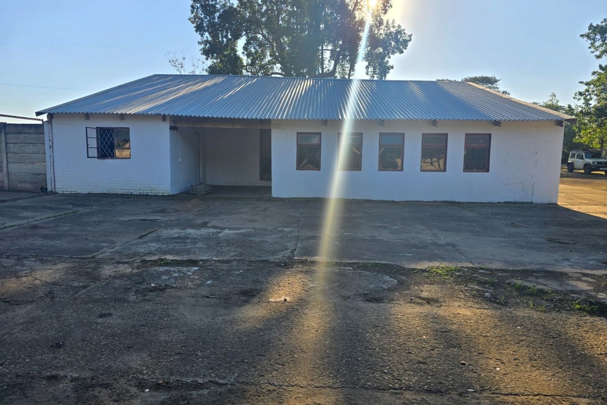 Industrial property to rent - Photo 3