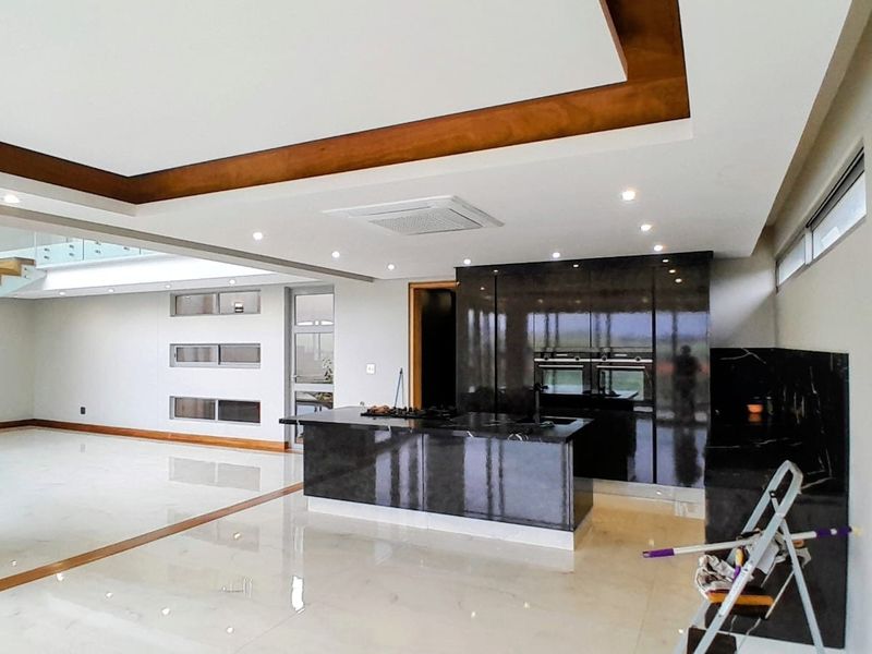 EXCLUSIVE HOME IN ZIMBALI LAKES - Photo 9