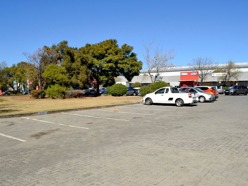 MINI UNIT, 150 SQM AT R 13 500 PM, IN MULTI TENANTED RETAIL OUTLET ON BUSY WITKKOPEN RD BLOUBOSRAND - Photo 6