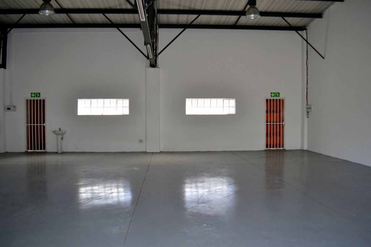 MINI UNIT, 150 SQM AT R 13 500 PM, IN MULTI TENANTED RETAIL OUTLET ON BUSY WITKKOPEN RD BLOUBOSRAND - Photo 2