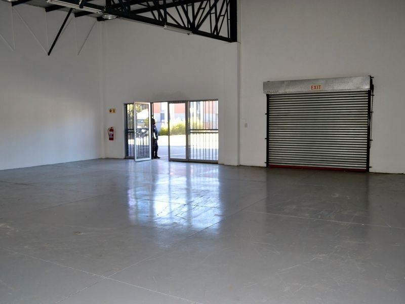 MINI UNIT, 150 SQM AT R 13 500 PM, IN MULTI TENANTED RETAIL OUTLET ON BUSY WITKKOPEN RD BLOUBOSRAND - Photo 5