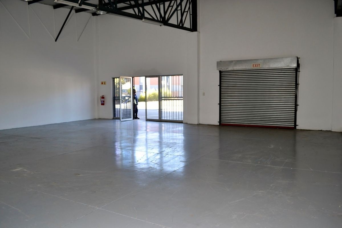 MINI UNIT, 150 SQM AT R 13 500 PM, IN MULTI TENANTED RETAIL OUTLET ON BUSY WITKKOPEN RD BLOUBOSRAND - Photo 5