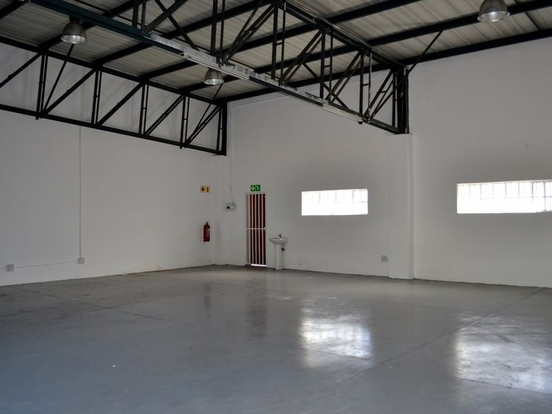 MINI UNIT, 150 SQM AT R 13 500 PM, IN MULTI TENANTED RETAIL OUTLET ON BUSY WITKKOPEN RD BLOUBOSRAND - Photo 10
