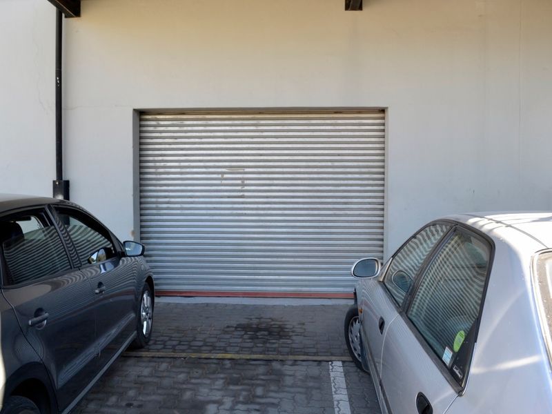 MINI UNIT, 150 SQM AT R 13 500 PM, IN MULTI TENANTED RETAIL OUTLET ON BUSY WITKKOPEN RD BLOUBOSRAND - Photo 9