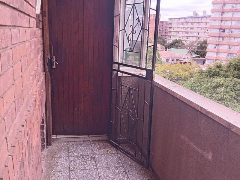 Apartment For Sale in Sunnyside, Pretoria - Photo 2